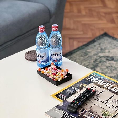 Apartment Friends Central Орадя Екстер'єр фото