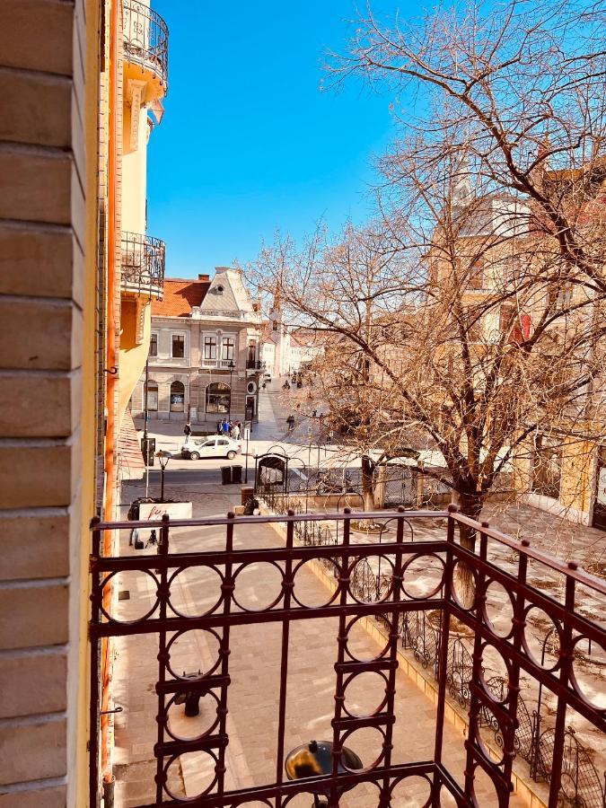 Apartment Friends Central Орадя Екстер'єр фото