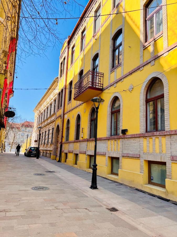 Apartment Friends Central Орадя Екстер'єр фото
