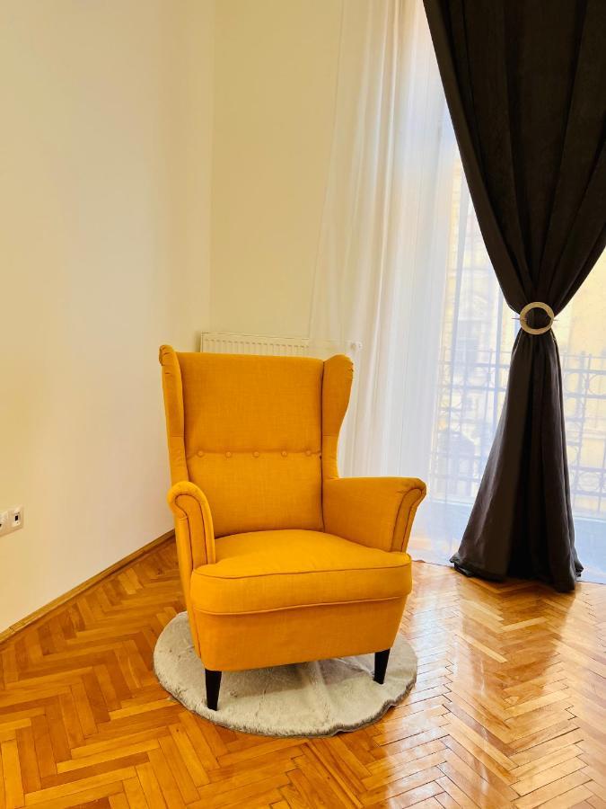 Apartment Friends Central Орадя Екстер'єр фото