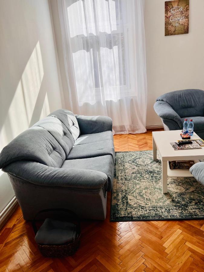 Apartment Friends Central Орадя Екстер'єр фото
