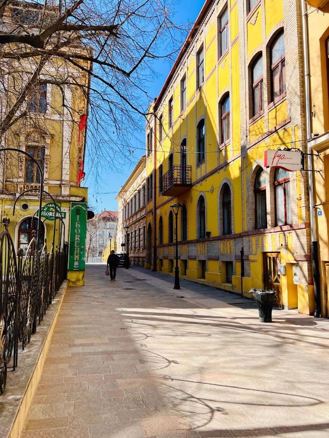 Apartment Friends Central Орадя Екстер'єр фото